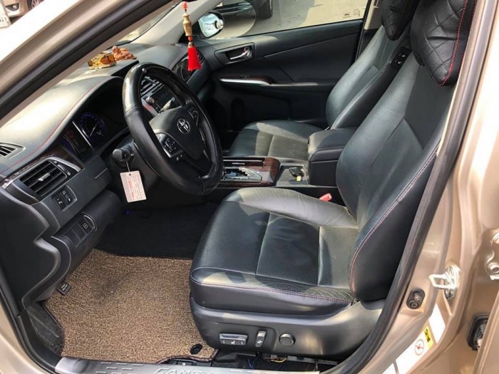 Cần bán xe Camry 2015, 2.5Q, màu vàng cát, còn mới tinh