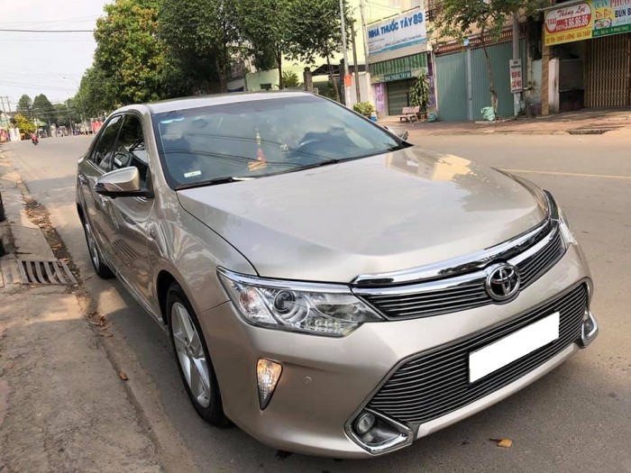 Cần bán xe Camry 2015, 2.5Q, màu vàng cát, còn mới tinh