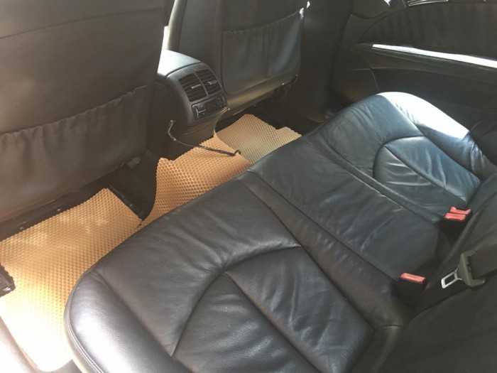 Bán Mercedes E200 2008 tự động màu đen rất đẹp.