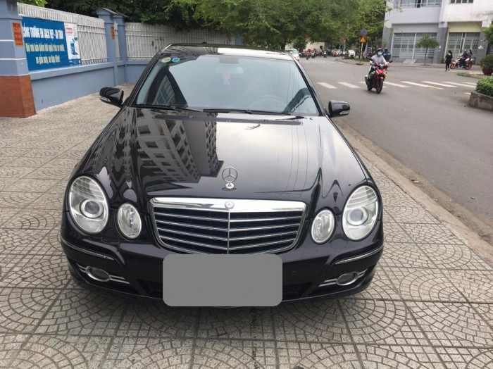 Bán Mercedes E200 2008 tự động màu đen rất đẹp.