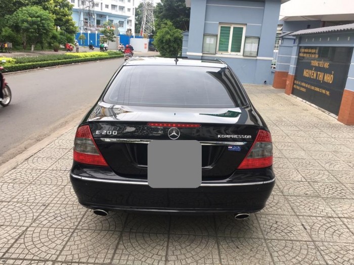 Bán Mercedes E200 2008 tự động màu đen rất đẹp.