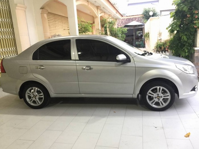 Cần bán Aveo LT 2017 số sàn, màu bạc. odo 28.000km