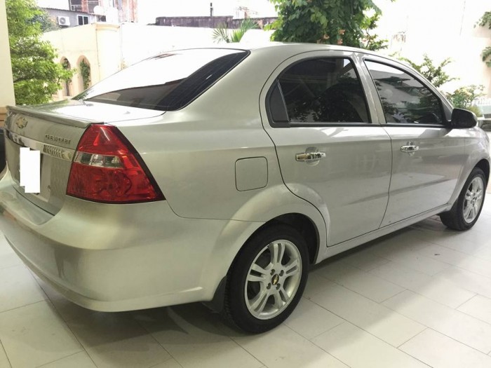 Cần bán Aveo LT 2017 số sàn, màu bạc. odo 28.000km