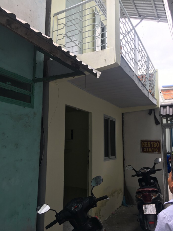 Bán nhà 1 trệt 1 gác lửng giá rẻ đường 30/4 quận Ninh Kiều tp Cần Thơ