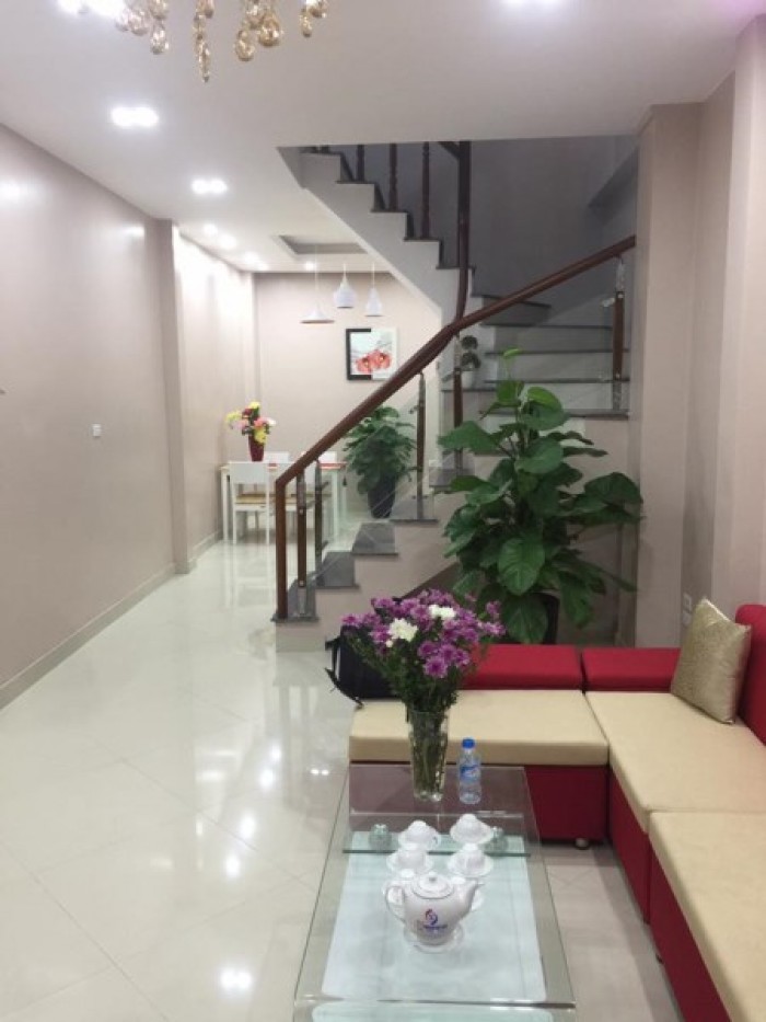 Bán nhà riêng đẹp phố Vũ Tông Phan, 40m2 * 4 tầng, MT 4m