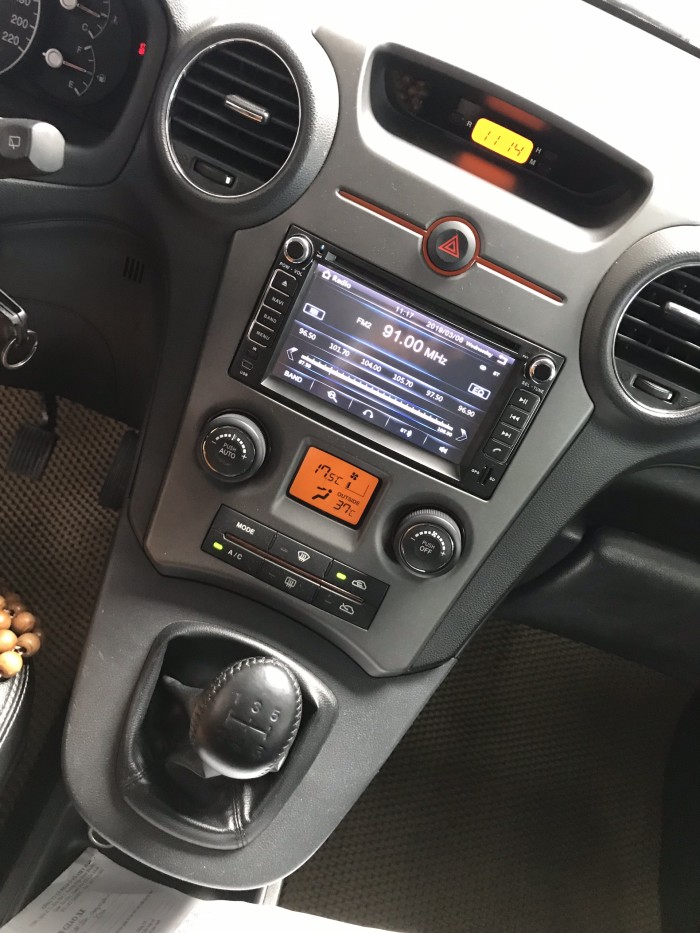 Bán Kia Carens EX 2.0MT màu bạc số sàn sản xuất 2016 biển Sài Gòn đi 63000km