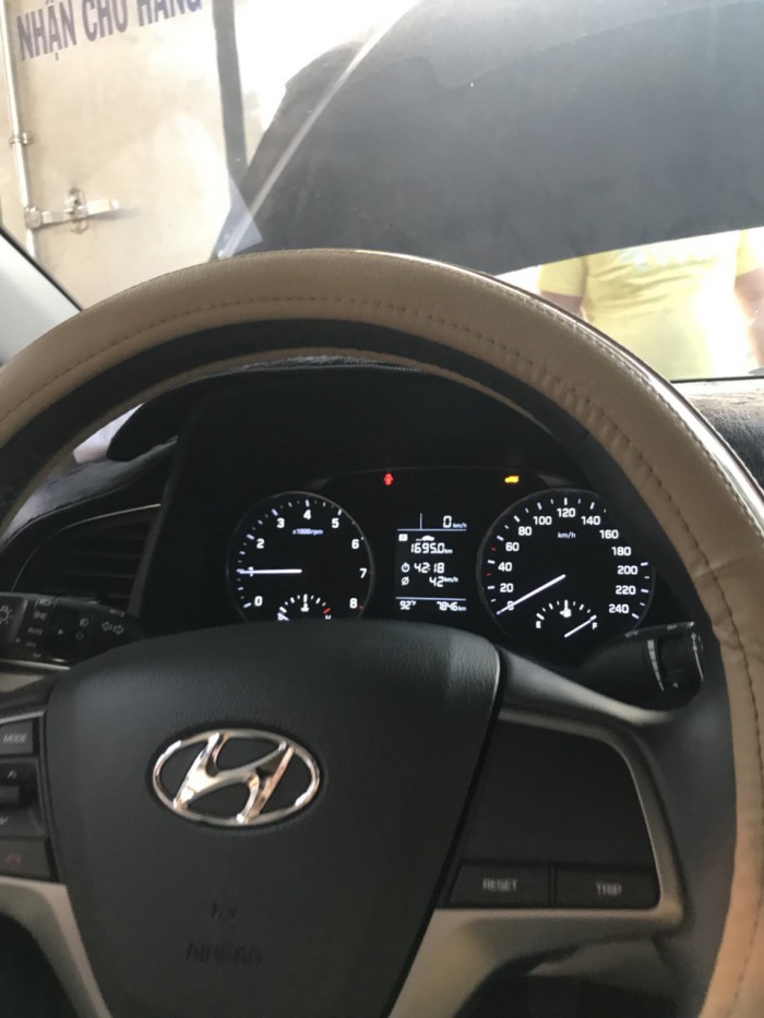 Bán Elantra 1.6MT 2018, màu đen, đúng chất, giá TL, hổ trợ góp