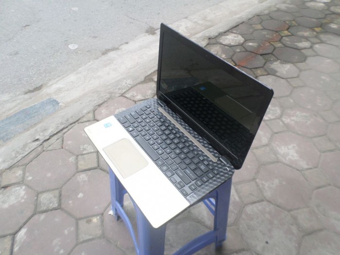 laptop cũ, toshiba satelite L40a, intel core i5 4200, mỏng, nhẹ, vga rời chơi game