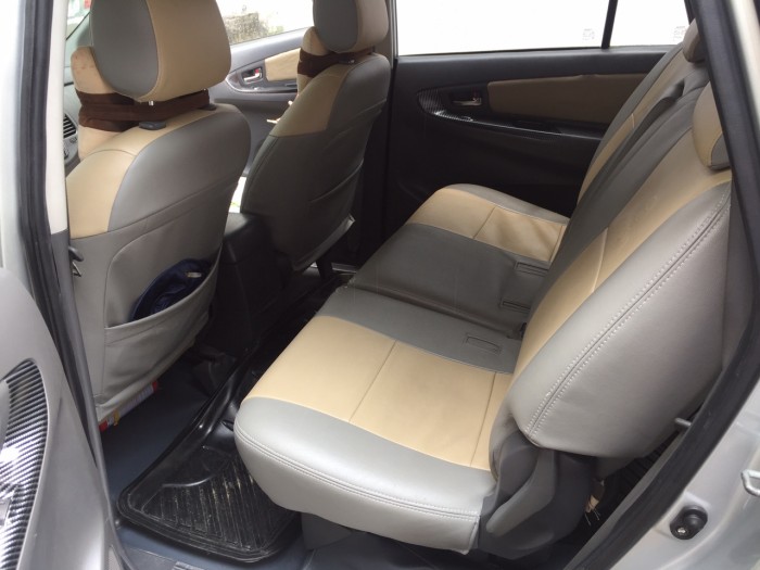 Bán nhanh Innova 2012 số sàn màu Bạc máy zin từng con ốc nhỏ