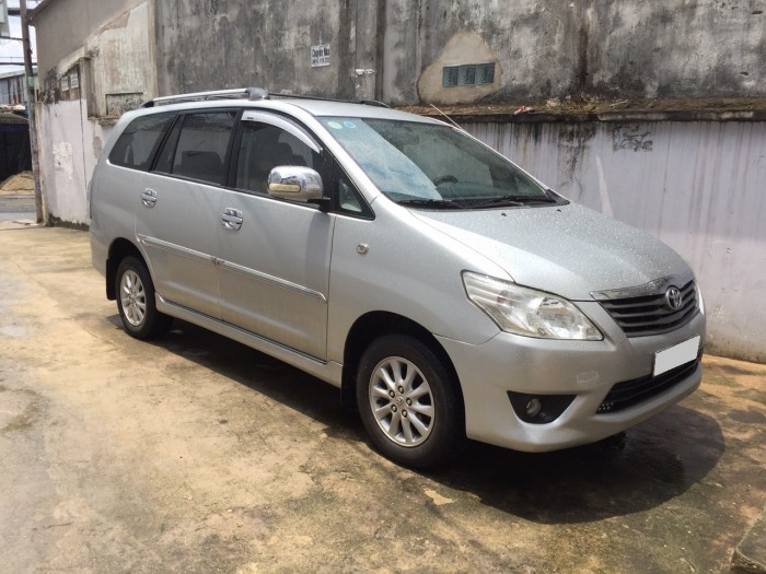 Bán nhanh Innova 2012 số sàn màu Bạc máy zin từng con ốc nhỏ