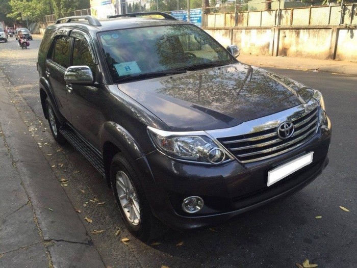 Bán Xe Fortuner 2014 tự  động  xám chì đi 69 000 km