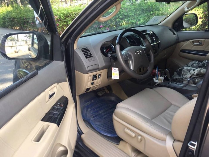 Bán Xe Fortuner 2014 tự  động  xám chì đi 69 000 km