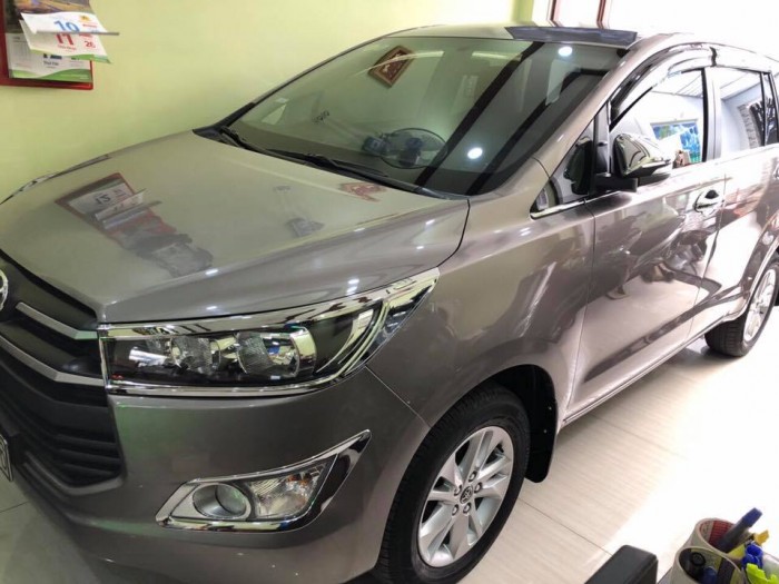 Bán Innova 2017 đk 2018 số sàn xám nâu rất mới.