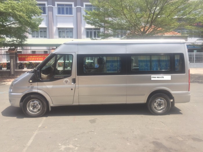 Bán xe Transit 2015 màu bạc, biển Sài Gòn