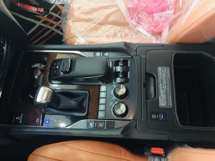 Bán lexus Lx570 super Sport 2019,phiên bản cao cấp nhất ,màu đen,full option,xe và giấy tờ giao ngay.