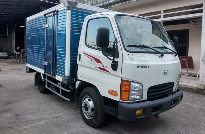 Xe tải hyundai n250 tải trọng 2,2 tấn, thùng dài 3m6, hỗ trợ trả góp đến 85%, nhiều quà tặng khuyến mãi hấp dẫn.