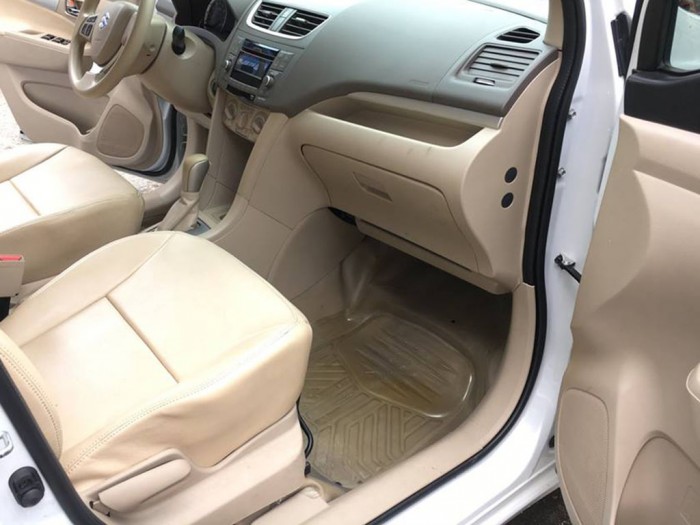 Bán Suzuki Ertiga 2017 màu trắng bạc số tự động nhập khẩu