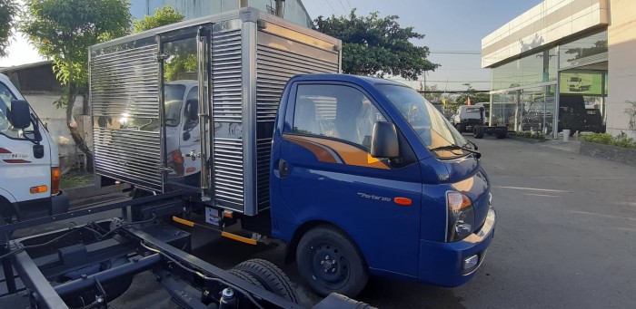 Giá Xe Tải Hyundai Porter H150 1.5 Tấn Thùng Kín , Hỗ Trợ Vay 80%