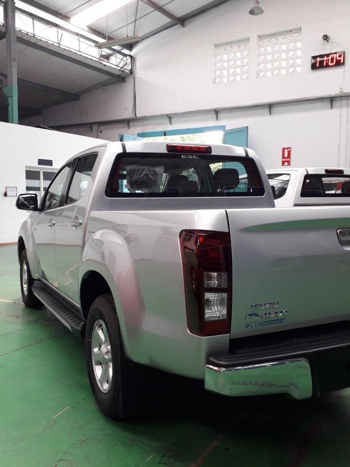 Isuzu Việt Nam giảm giá xe D-Max pick up trong tháng 3 - 100 triệu