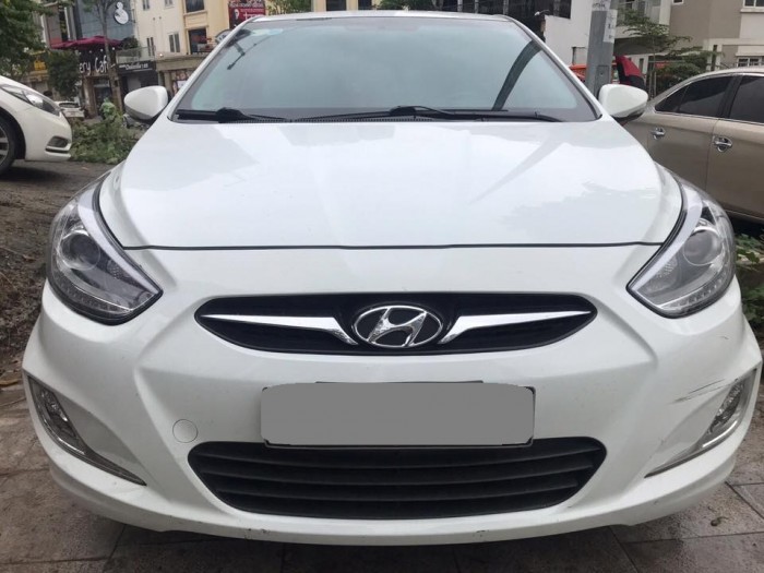 Bán hyundai Accent 2012 màu trắng số sàn xe ít đi rất mới