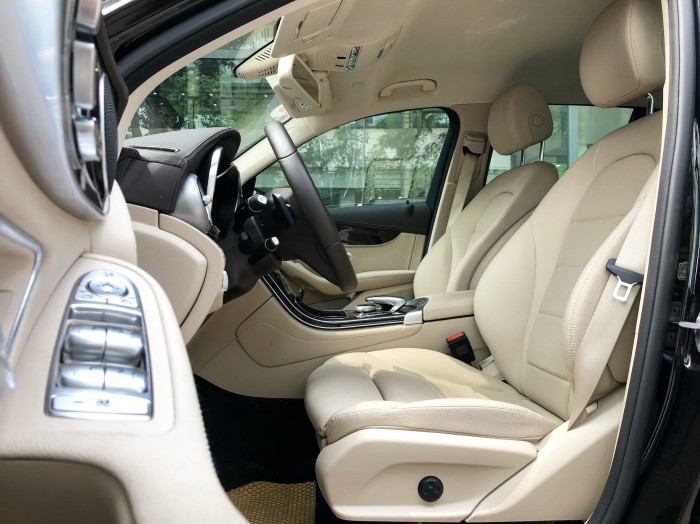 Bán Mercedes GLC200 2019 siêu lướt chính chủ giá cực tốt