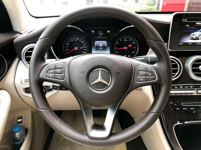 Bán Mercedes GLC200 2019 siêu lướt chính chủ giá cực tốt
