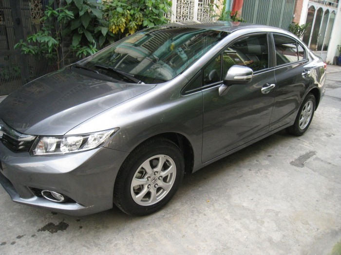 Bán Honda Civic 1.8 at 2013 xám chì rất đẹp