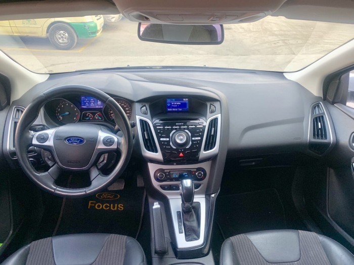 Bán Ford Focus 2.0L 05 cửa sx 2014(màu bạc)