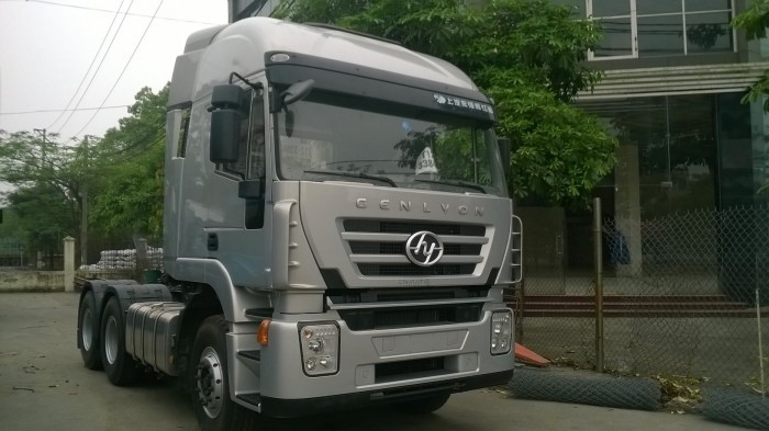 Xe đầu kéo iveco