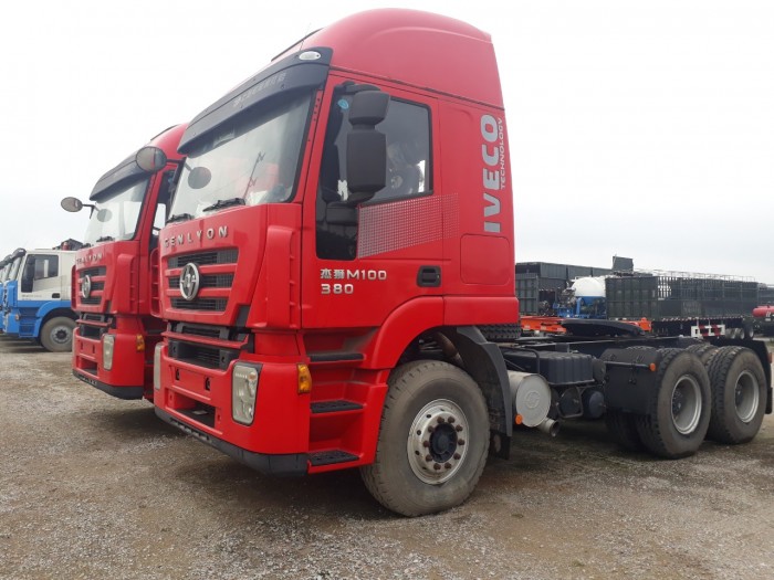 Xe đầu kéo iveco