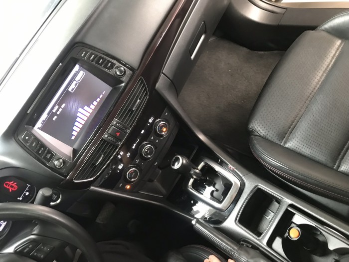 Bán Mazda 6 2.5AT màu vàng cát số tự động sản xuất 2015 còn mới 90%
