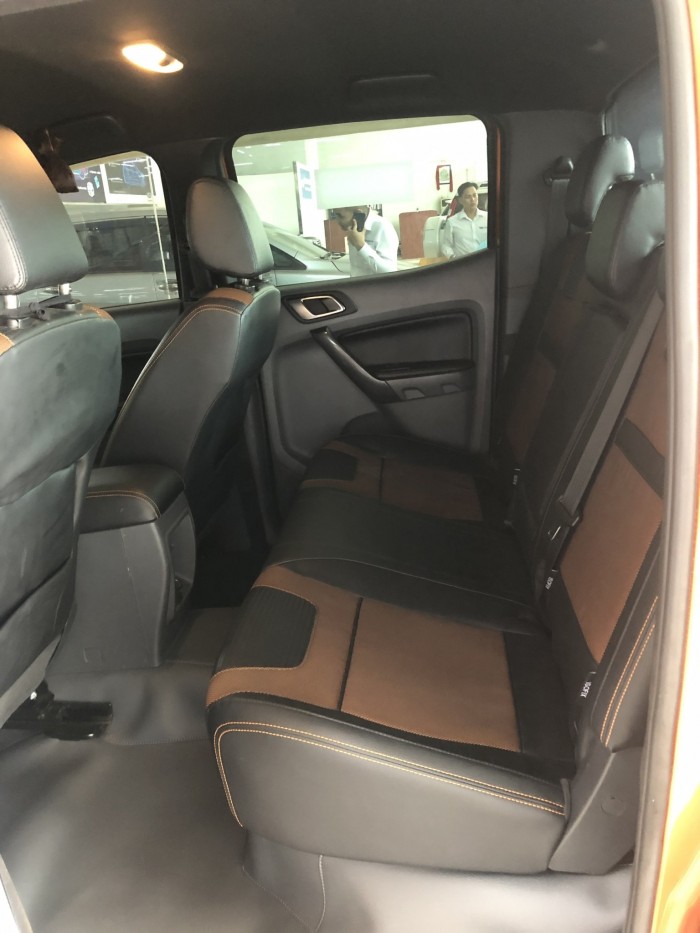 Bán Ford Ranger Wiltrack 3.2L màu cam sx 2015 form mới