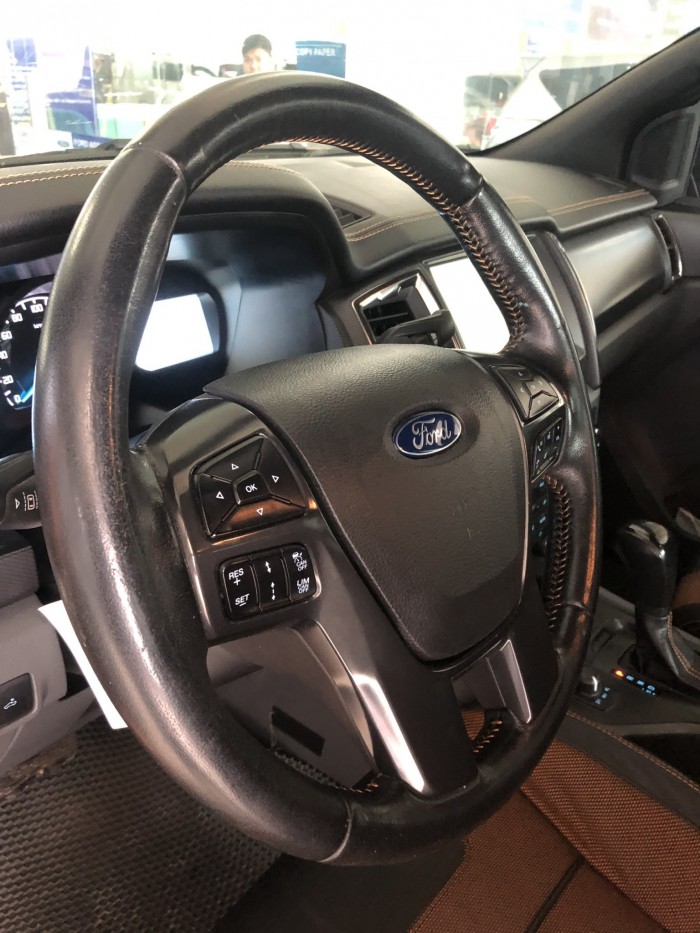 Bán Ford Ranger Wiltrack 3.2L màu cam sx 2015 form mới