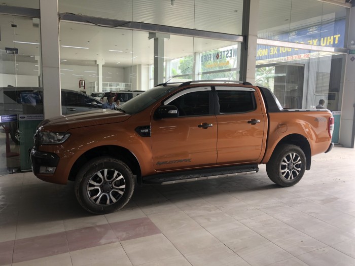 Bán Ford Ranger Wiltrack 3.2L màu cam sx 2015 form mới