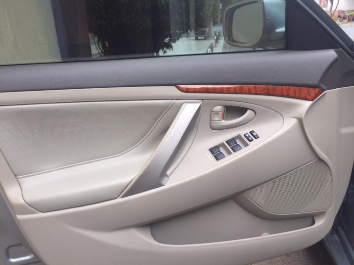 Bán Toyota Camry 2011 bản 2.4G màu xám tự động rất đẹp.