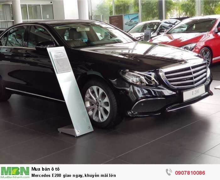 Mercedes E200 giao ngay, khuyến mãi lớn