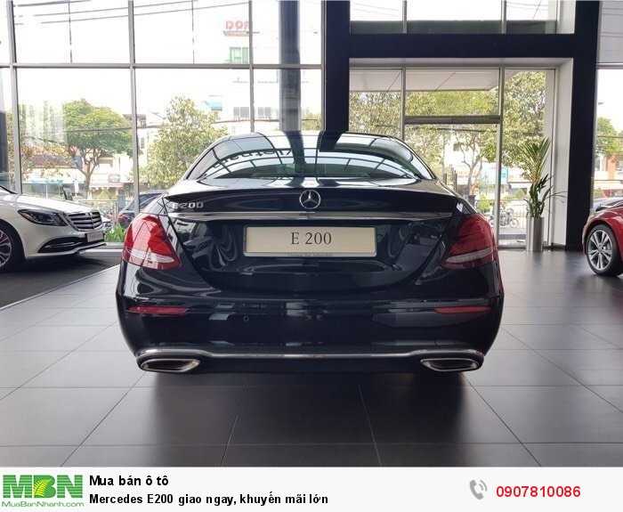 Mercedes E200 giao ngay, khuyến mãi lớn
