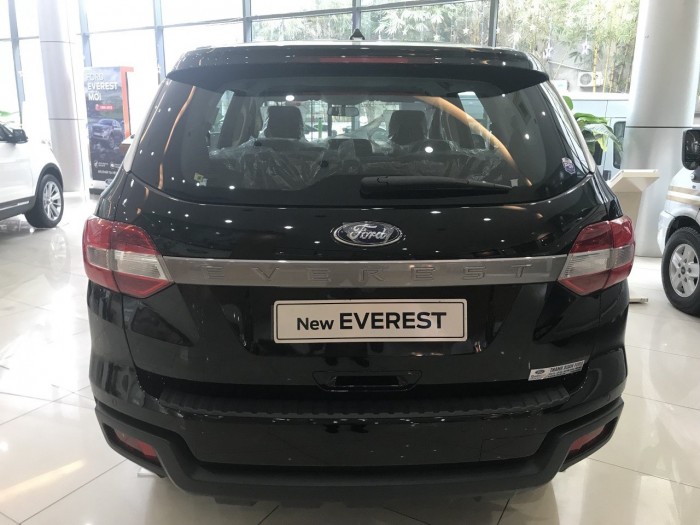 Xe Ford Everest Ambiente 2.0 4x2 AT 2019 Màu Đen Trả góp, Giá xE Everest mới nhất Ford Thăng Long