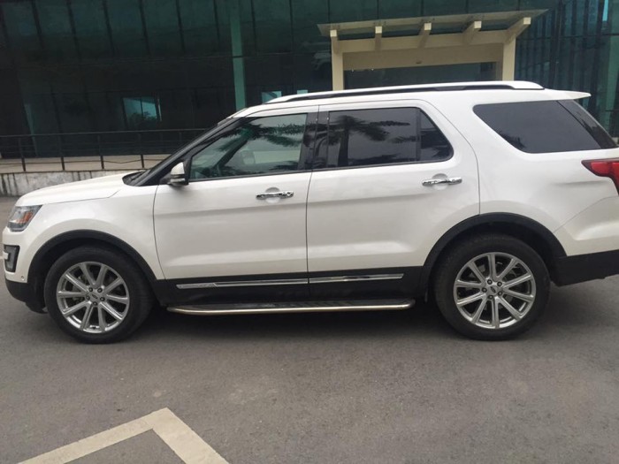 Bán Ford Explorer 2016 đk 2017 nhập khẩu màu trắng ít đi.