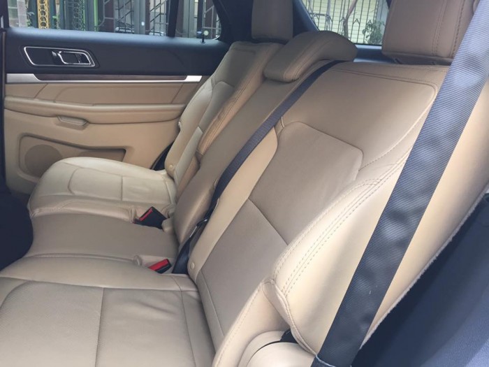 Bán Ford Explorer 2016 đk 2017 nhập khẩu màu trắng ít đi.