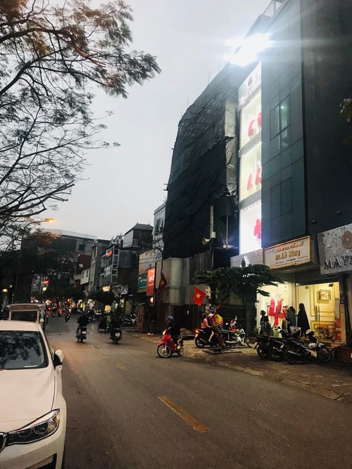 Bàn nhà mặt phố Nguyễn Khang Cầu Giấy kinh doanh tốt,5T,DT 40m2