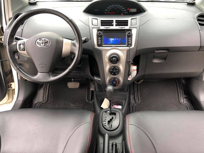 Bán Toyota Yaris 2010 nhập Nhật màu Trắng tự động rất đẹp.