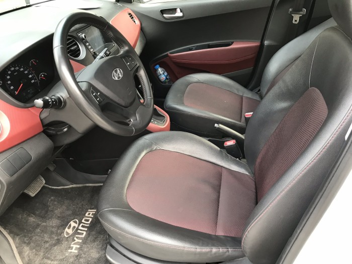 Bán Hyundai Grand i10 1.2AT sedan màu trắng số tự động sản xuất 2018 bản cao cấp