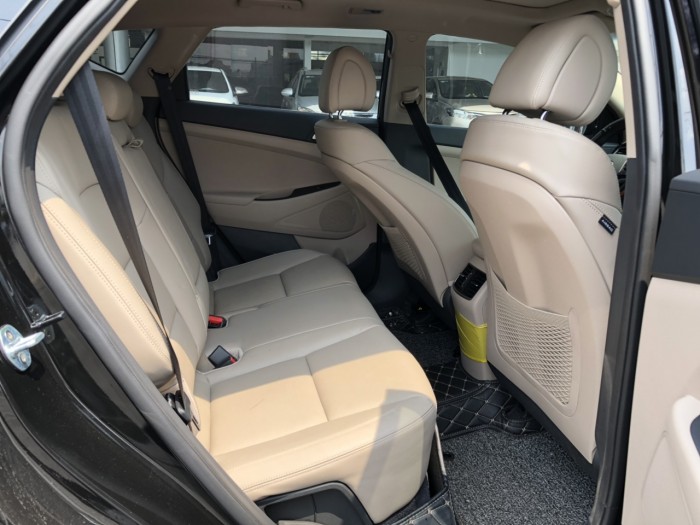 Bán Hyundai Tucson 2.0AT máy xăng bản đặc biệt sản xuất T9/2018 biển Bình Dương đi 3000km