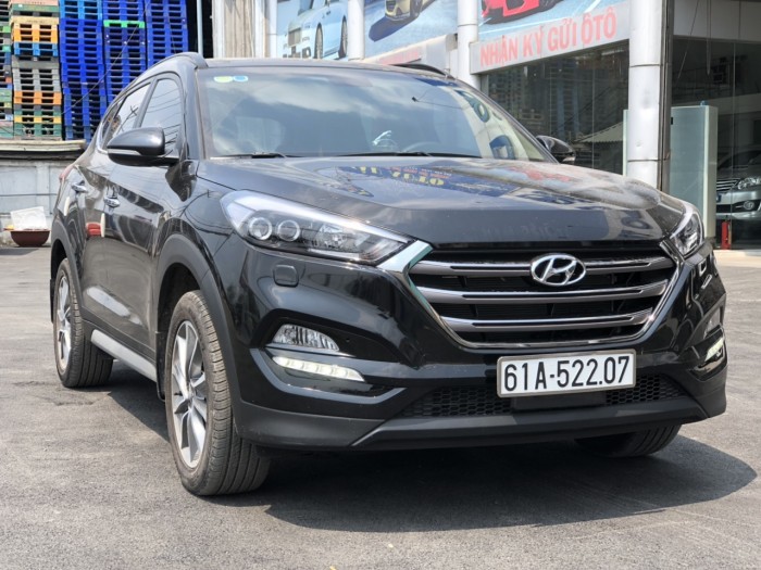Bán Hyundai Tucson 2.0AT máy xăng bản đặc biệt sản xuất T9/2018 biển Bình Dương đi 3000km