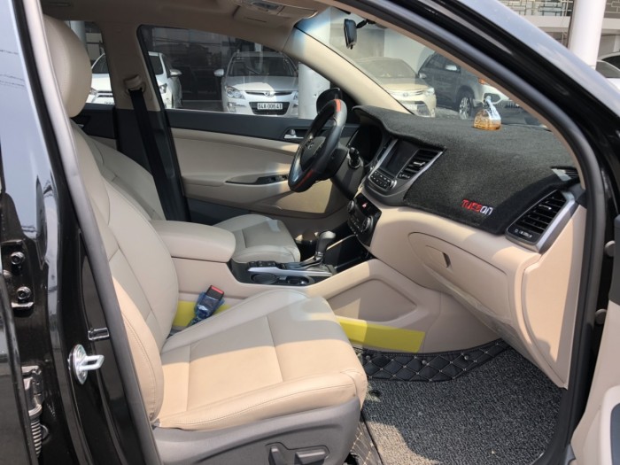 Bán Hyundai Tucson 2.0AT máy xăng bản đặc biệt sản xuất T9/2018 biển Bình Dương đi 3000km