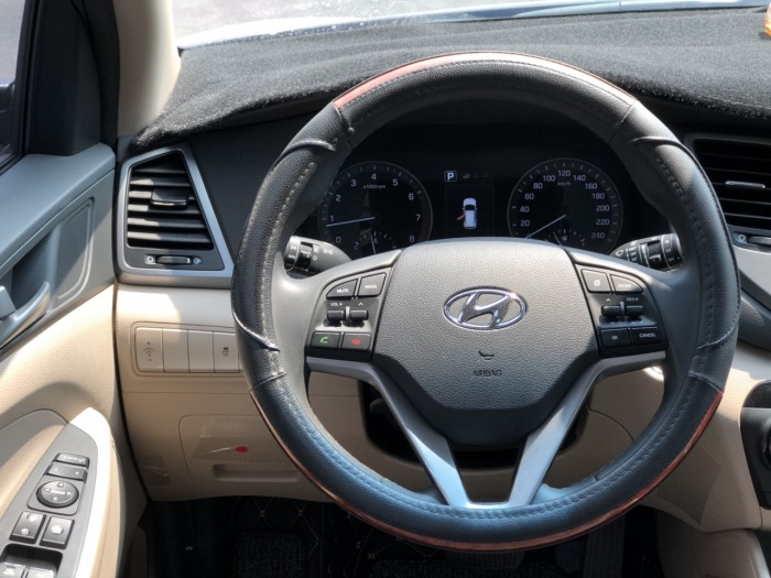Bán Hyundai Tucson 2.0AT máy xăng bản đặc biệt sản xuất T9/2018 biển Bình Dương đi 3000km