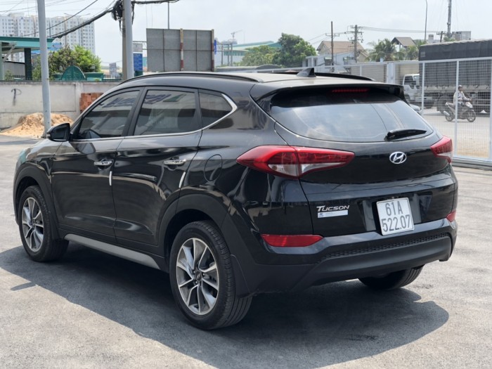 Bán Hyundai Tucson 2.0AT máy xăng bản đặc biệt sản xuất T9/2018 biển Bình Dương đi 3000km