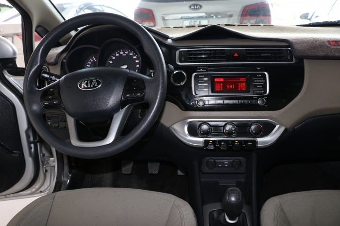 Bán Kia Rio sedan 1.4MT màu bạc số sàn nhập Hàn Quốc 2015 biển tỉnh đi 68000km