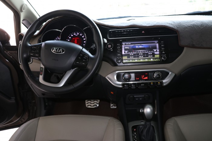 Bán Kia Rio 5 cửa 1.4AT màu nâu titan số tự động nhập Hàn Quốc 2015 đk 2016